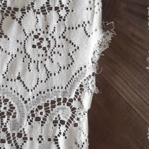 Lovely cotton lace curtain panel. - Picture 8 of 10
